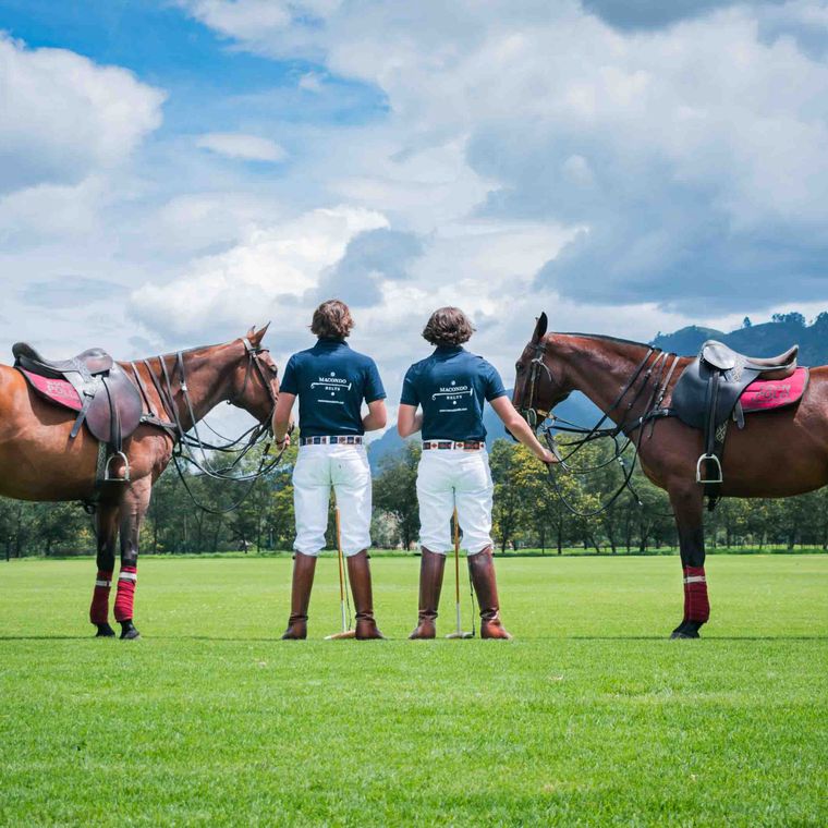 Two polo players and their horses, wearing Macondo Belts